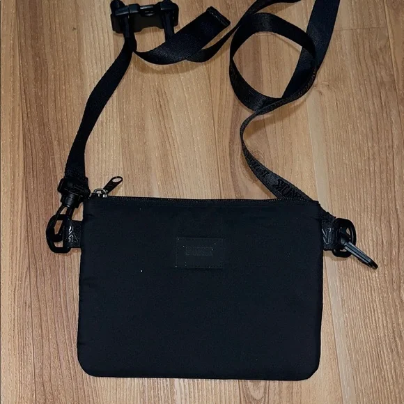 Black Crossbody Bag PINK VS - Picture 2 of 4
